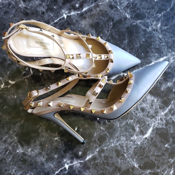 Valentino
Nappa Rockstud Ankle Strap Pumps Sz.39